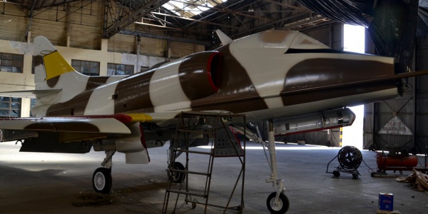 Restauran un A-4C con los colores de la Guerra de Malvinas